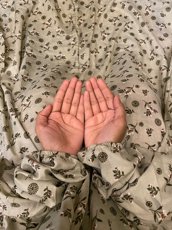 Namaz Chadar With Sleeves - Lily Pista