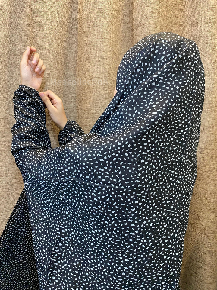 NamazChadar-With-Sleeves-Black-dots