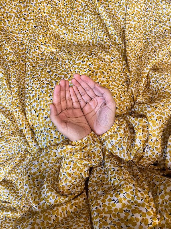 Namaz Chadar With Sleeves - Daisy Lemon
