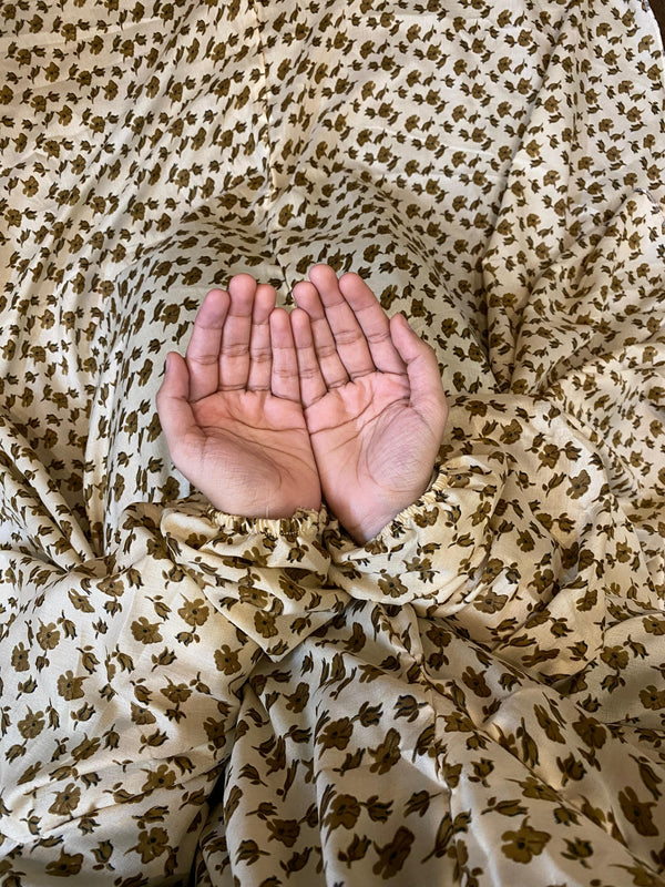 Namaz Chadar With Sleeves - Cream Autumn