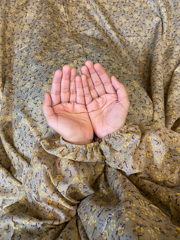 Namaz Chadar With Sleeves - Beige Charm